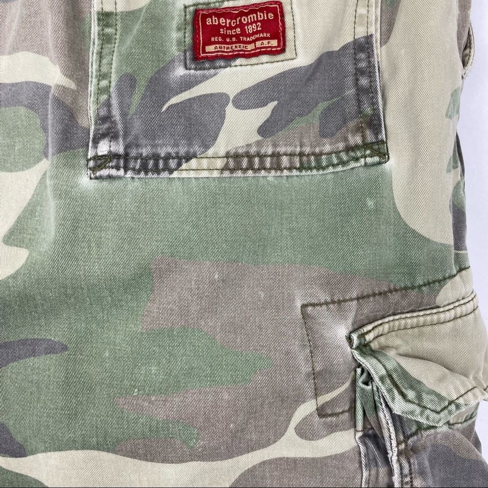 Abercrombie & Fitch Kids Green Camo Cargo Shorts - Picture 9 of 12